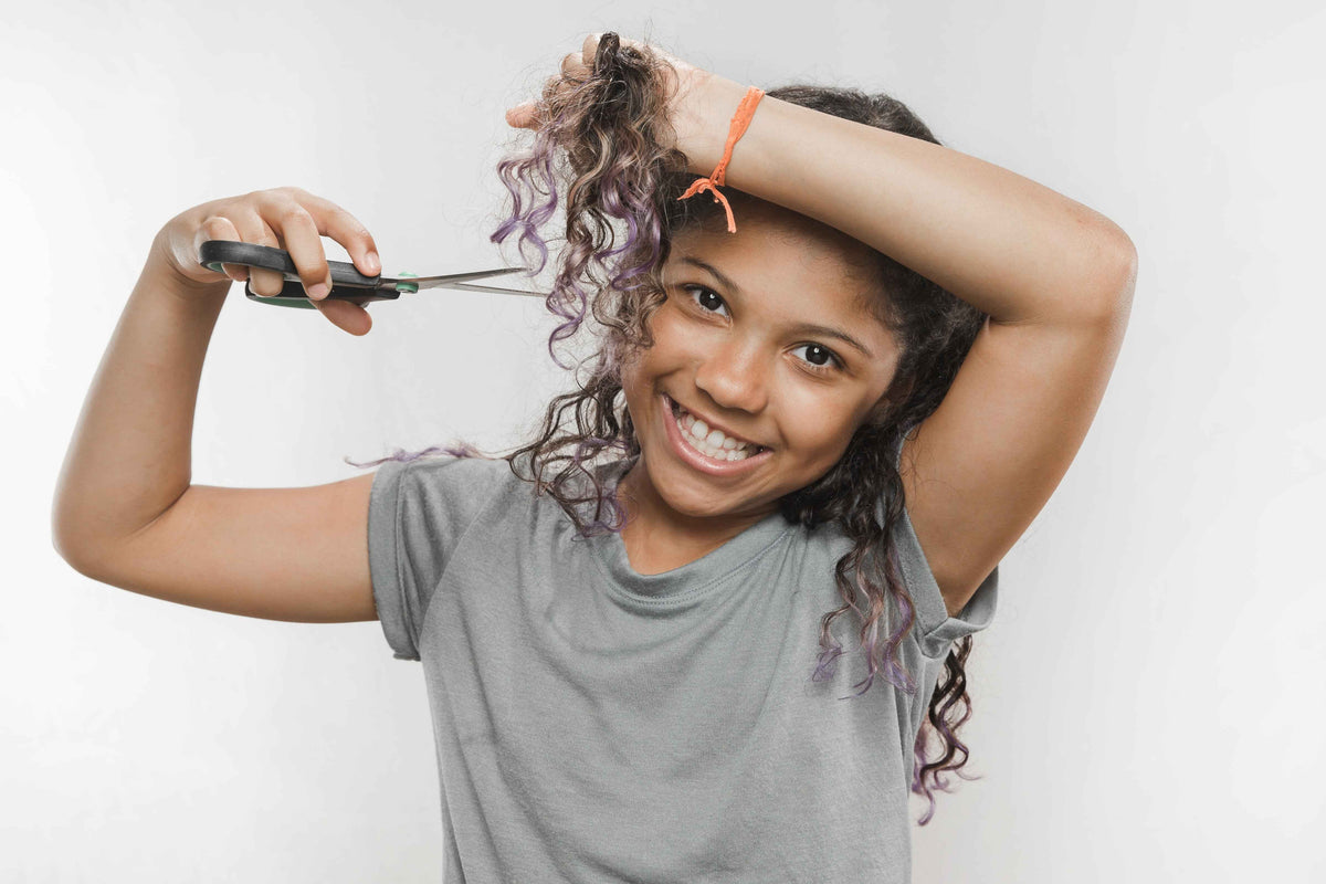 Les erreurs à éviter absolument en salon sur cheveux bouclés - Kally Kurls Studio