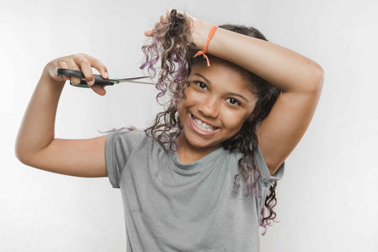 Les erreurs à éviter absolument en salon sur cheveux bouclés - Kally Kurls Studio